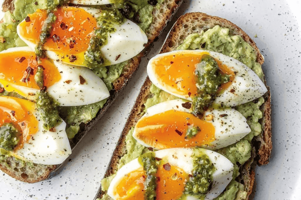 Owsianka, kanapki lub omlet