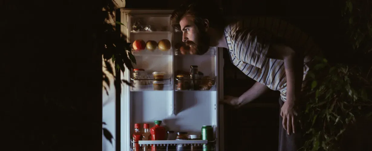 Jakie mogą być przyczyny i skutki jedzenia w nocy?