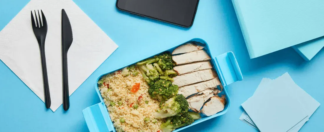 Co jeść w pracy? 7 pomysłów na zdrowy i smaczny lunch do pracy