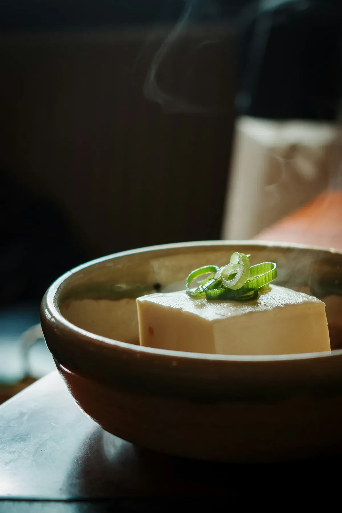 Tofu w misce, jedno ze źródeł wapnia poza mlekiem